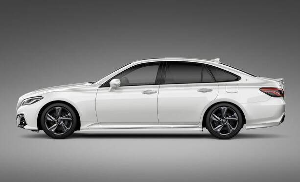 皇冠登3管理出租_丰田憋大招!新皇冠亮相皇冠登3管理出租,首月订单破30000台,还买啥A4?