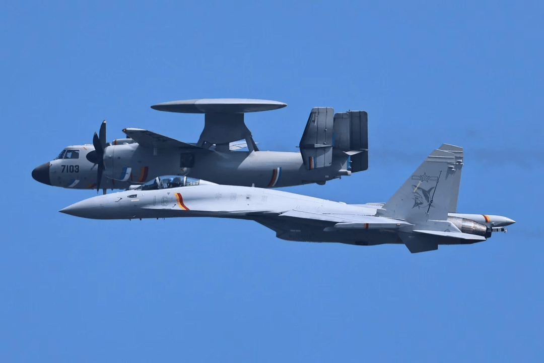 体育皇冠信用网站_央视曝光中国航母24架歼-15出动全过程体育皇冠信用网站,遭遇美军F/A-18谁更强?