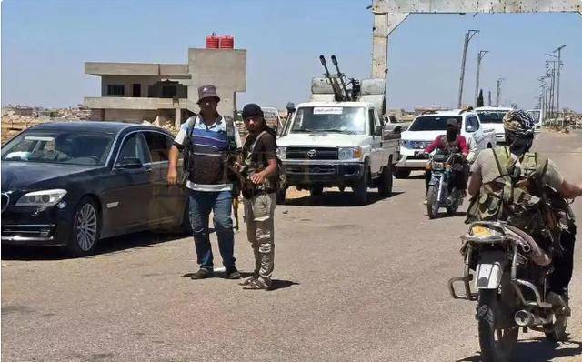 hga010皇冠新版APP下載 _朱拉尼下令hga010皇冠新版APP下載 ,6大精锐师开火,以军狂轰叙坦克,中东火药桶又炸了