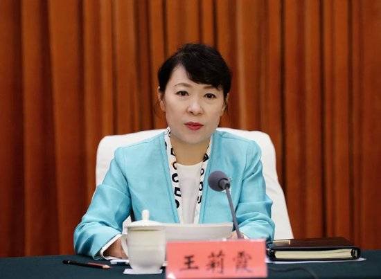 如何代理皇冠信用网_正部级美女大员被查!千万华服堆满多套住宅如何代理皇冠信用网,化妆团队提前数小时待命~